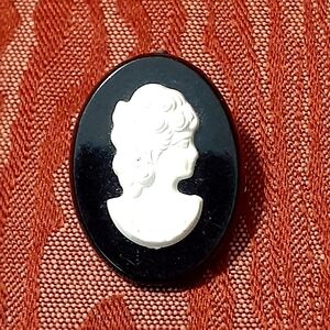 Cameo Brooch/Pin Woman Profile Oval Shape
